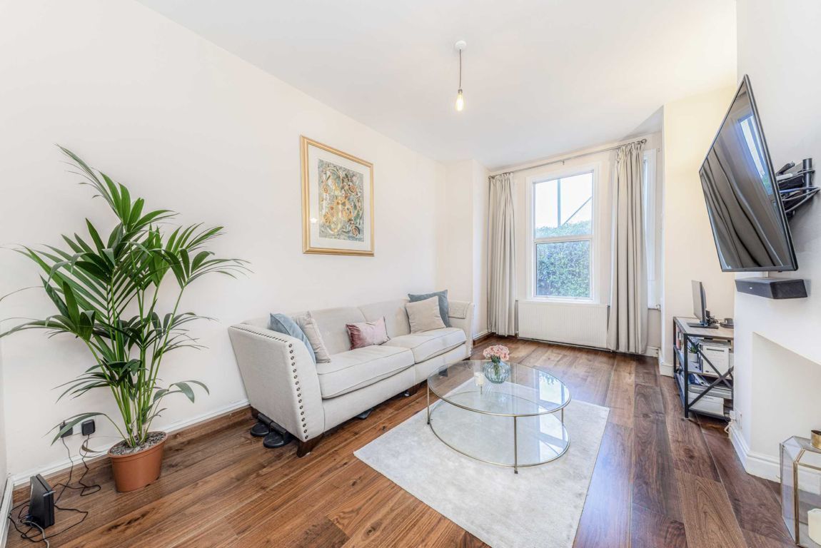 Jacksons 1 bedroom property for sale in Byrne Road, Balham £425,000
