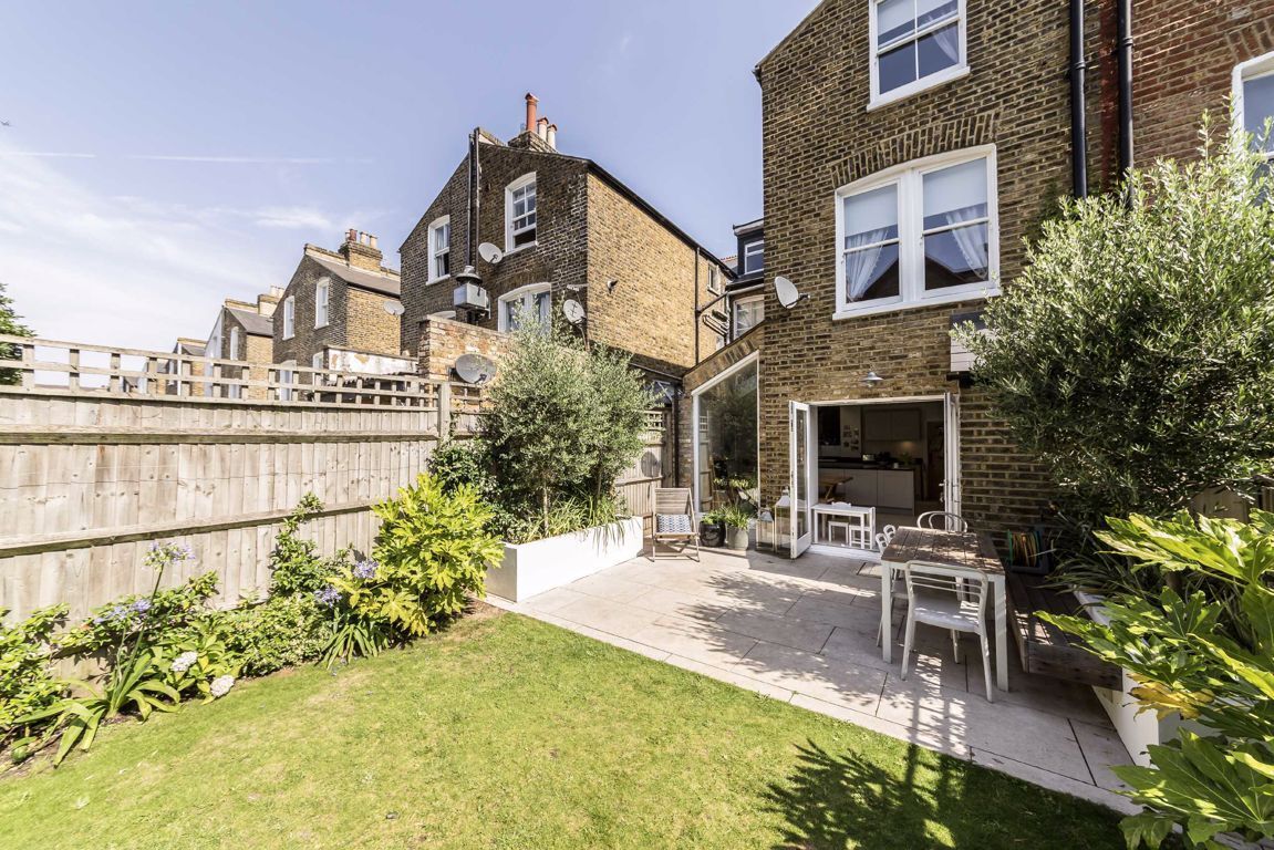 Jacksons 4 bedroom property for sale in Shandon Road, Clapham £