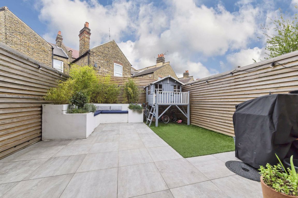 Jacksons 5 bedroom property for sale in Stapleton Road, Tooting £