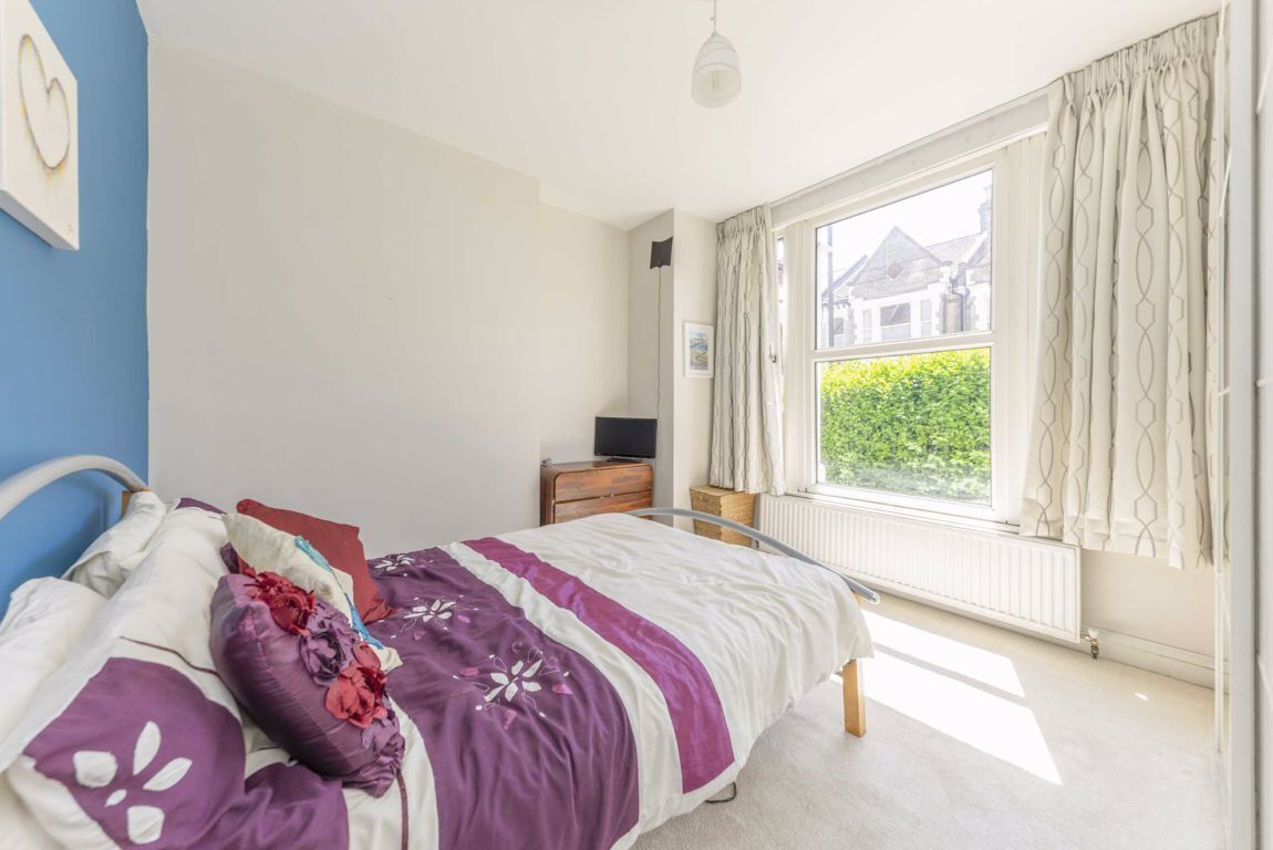 Jacksons 2 bedroom property for sale in Kingscourt Road, Streatham