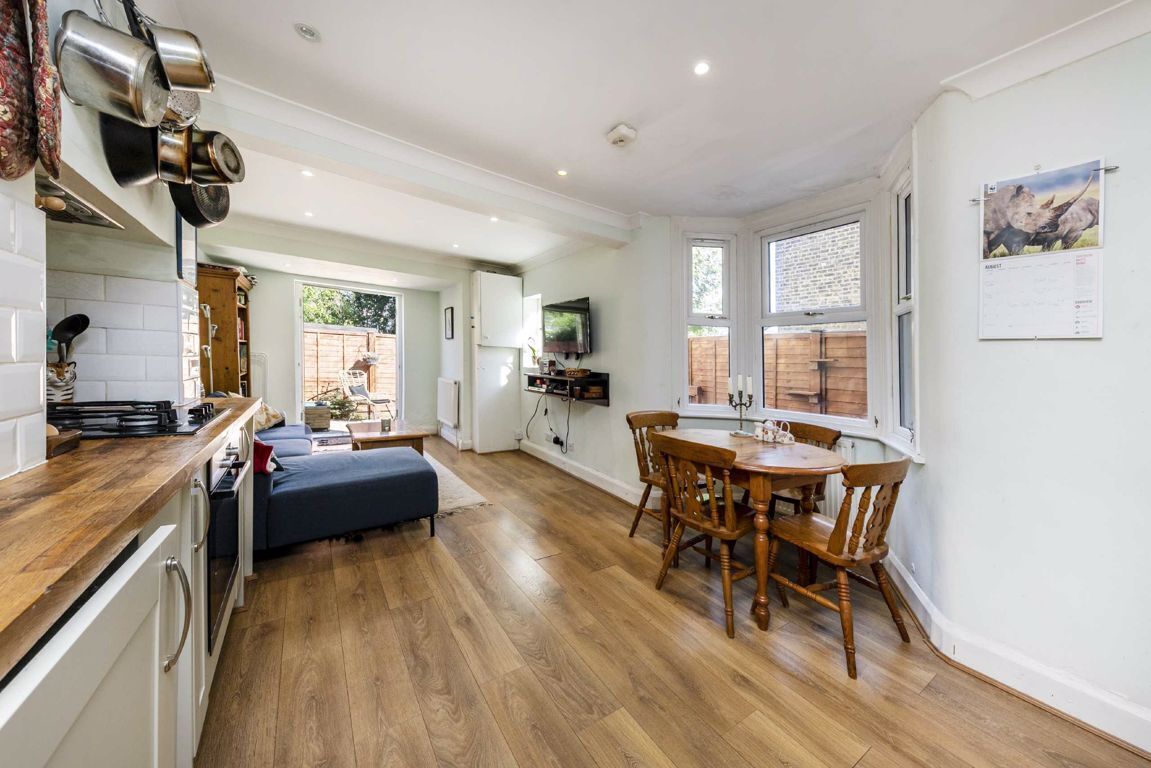 Jacksons 2 bedroom property for sale in Leigham Vale, Streatham £