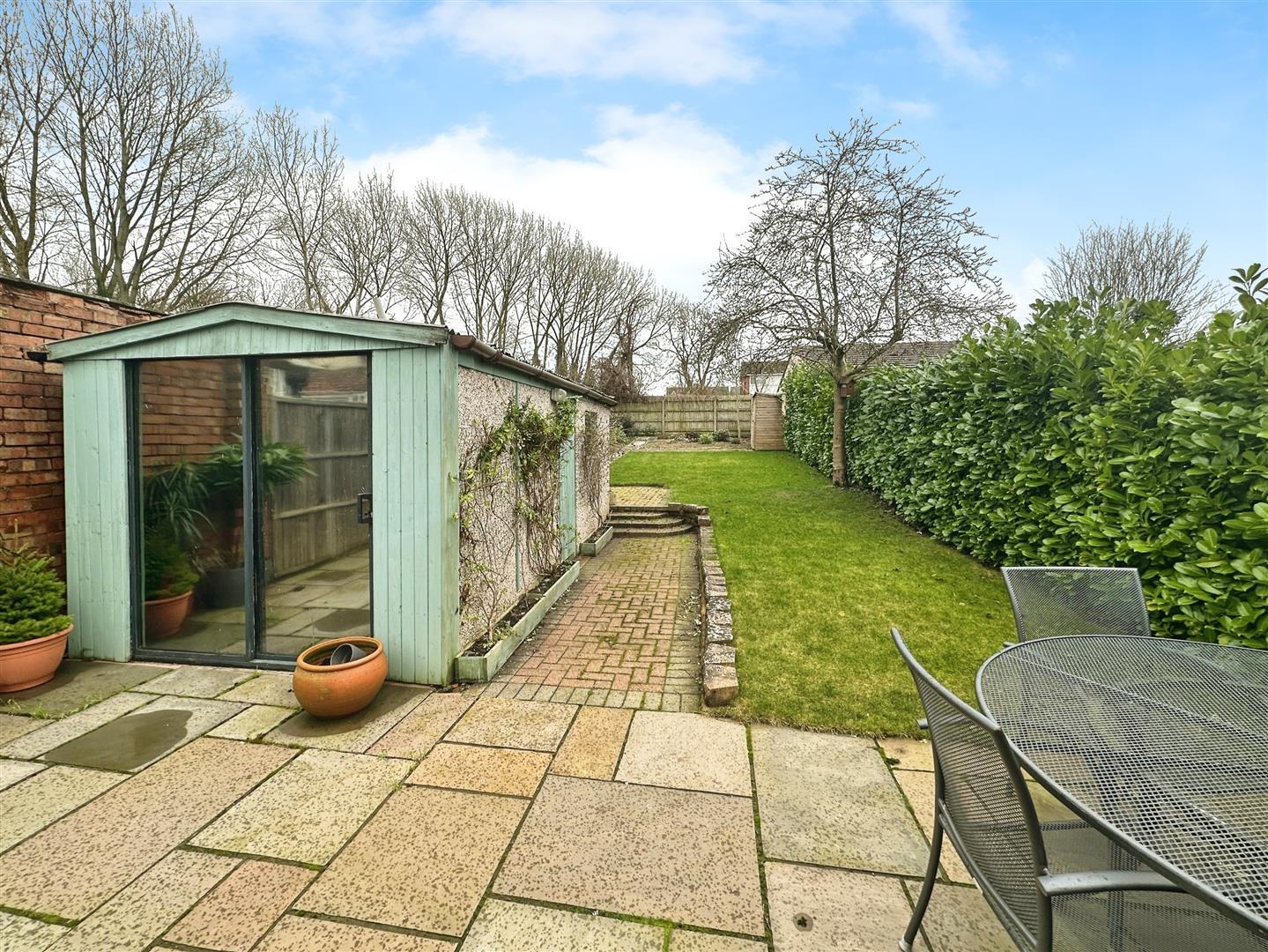 3 bedroom property for sale in Kinross Road, Leamington Spa Offers