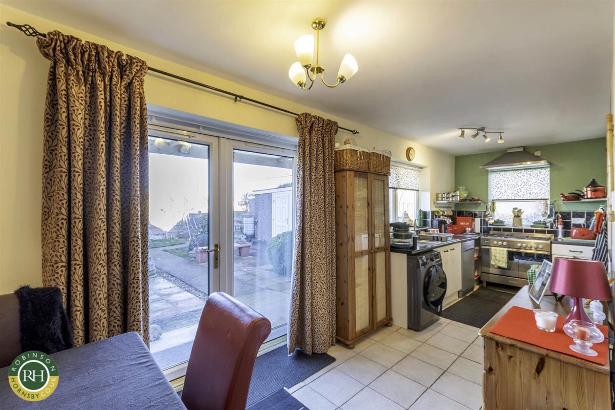 3 bedroom property for sale in Mercel Avenue, Armthorpe, Doncaster Offers around £200,000