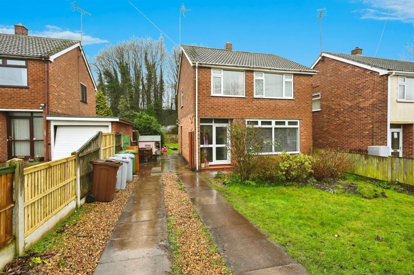 Southwell Road East, Rainworth, Mansfield 3 bedroom detached house