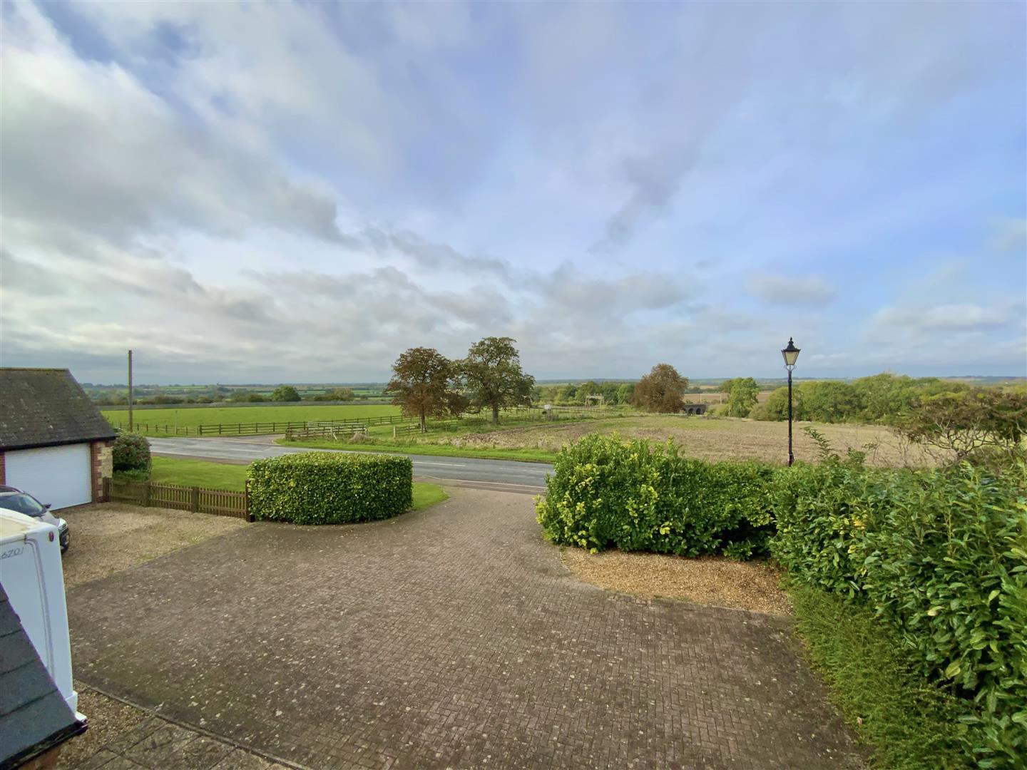 4 bedroom property for sale in Hanslope Road, Castlethorpe, Milton