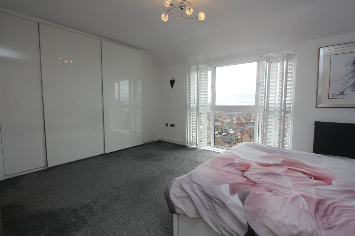 4 bedroom property for sale in Llwyn Y Gog, Rhoose Point, CF62 3LS £