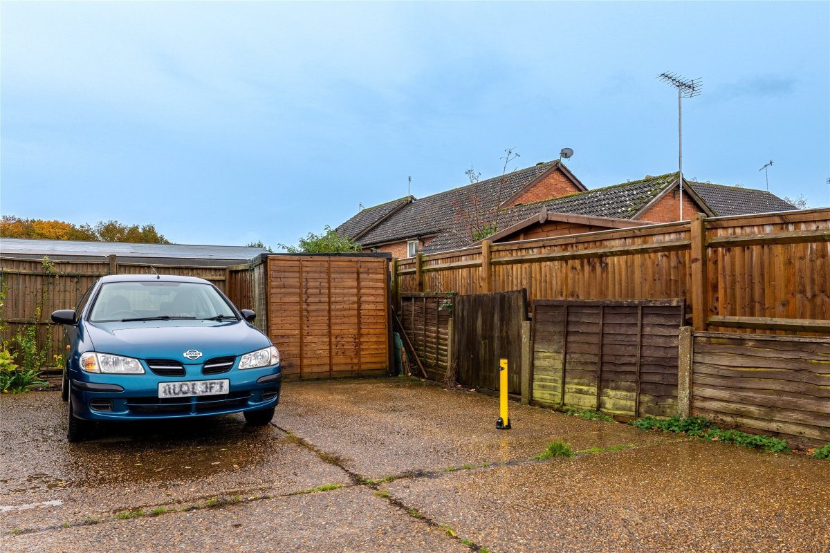 2 bedroom property for sale in Holland Road, Hurst Green,, Oxted,, Surrey, RH8 £210,000