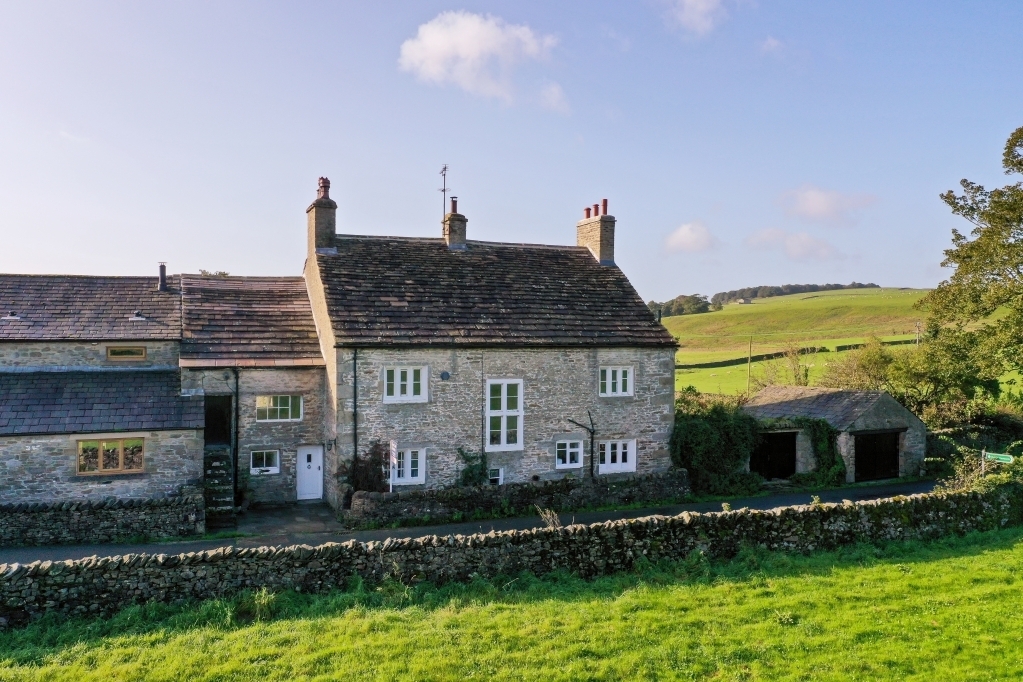 3 bedroom property for sale in Swawbeck, Giggleswick, Settle, BD24