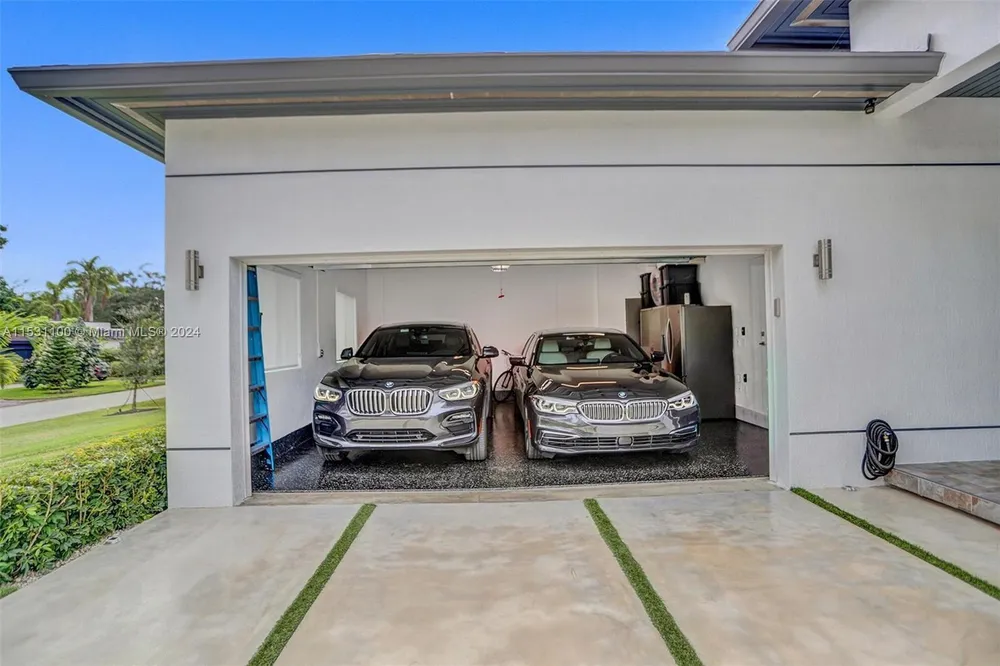 305 NE 117th St, Miami, FL 33161