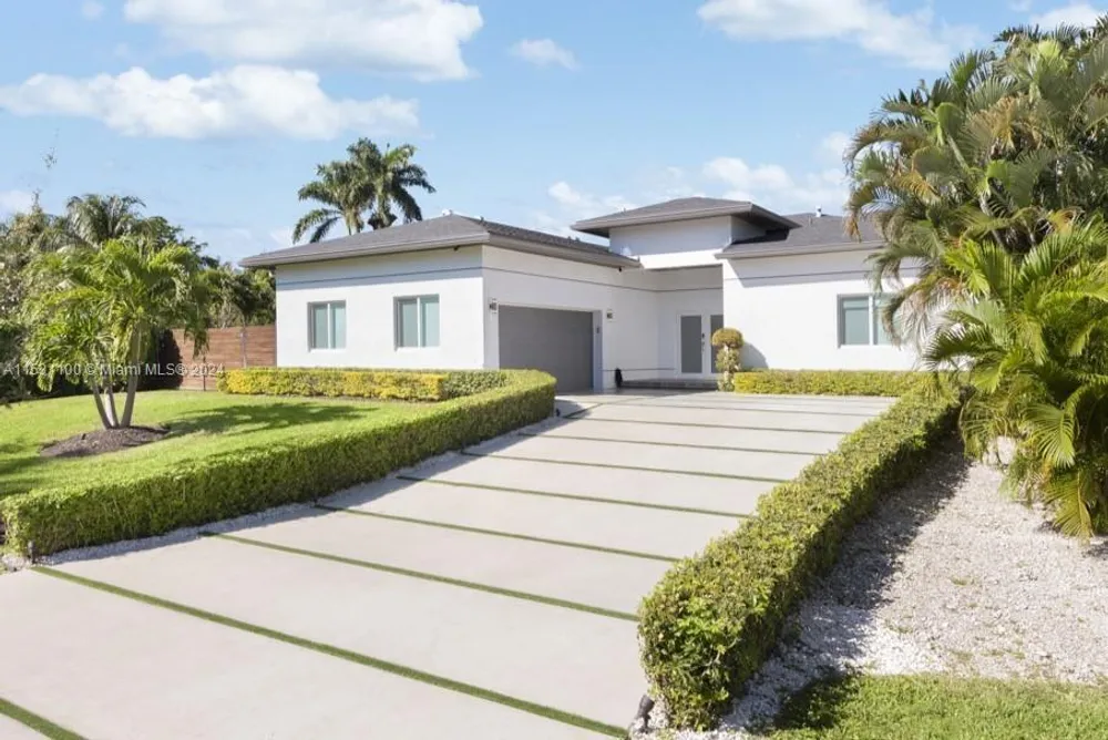 305 NE 117th St, Miami, FL 33161