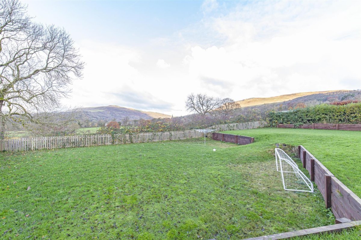 5 bedroom property for sale in Saltergate Lane, Bamford, Hope Valley Offers in the region of £