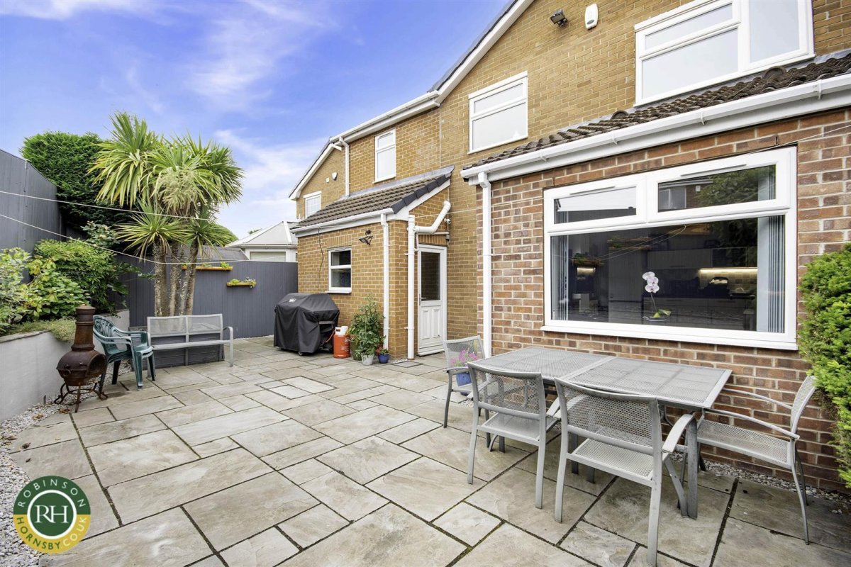 4 bedroom property for sale in Cantley Manor Avenue, Doncaster Offers