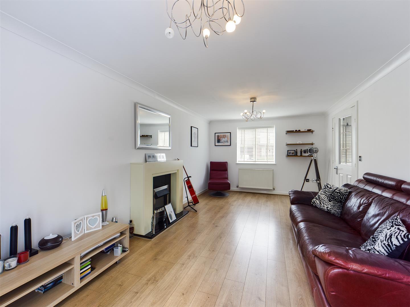 4 bedroom property for sale in The Squires, Pease Pottage £550,000