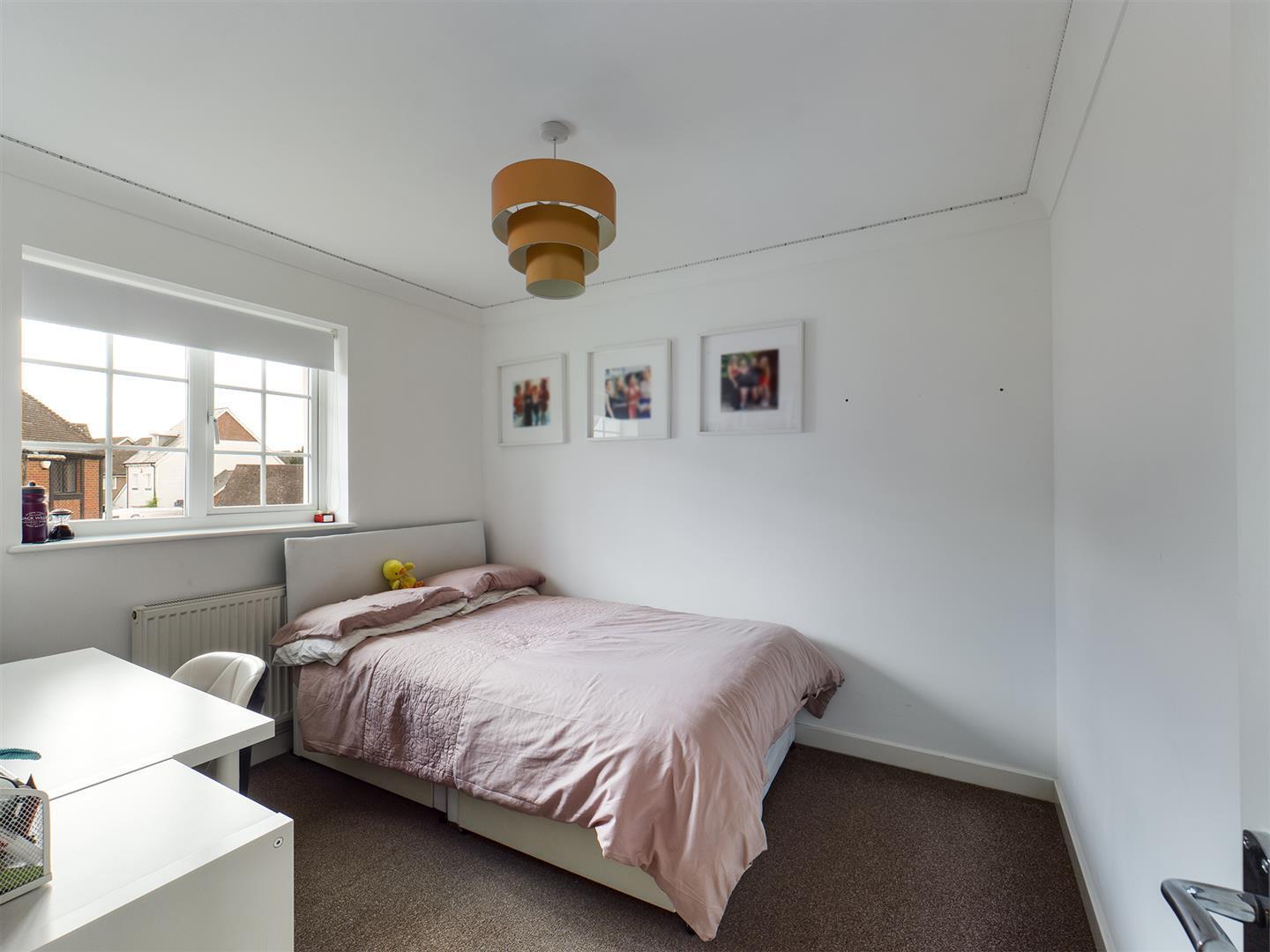 4 bedroom property for sale in The Squires, Pease Pottage £550,000