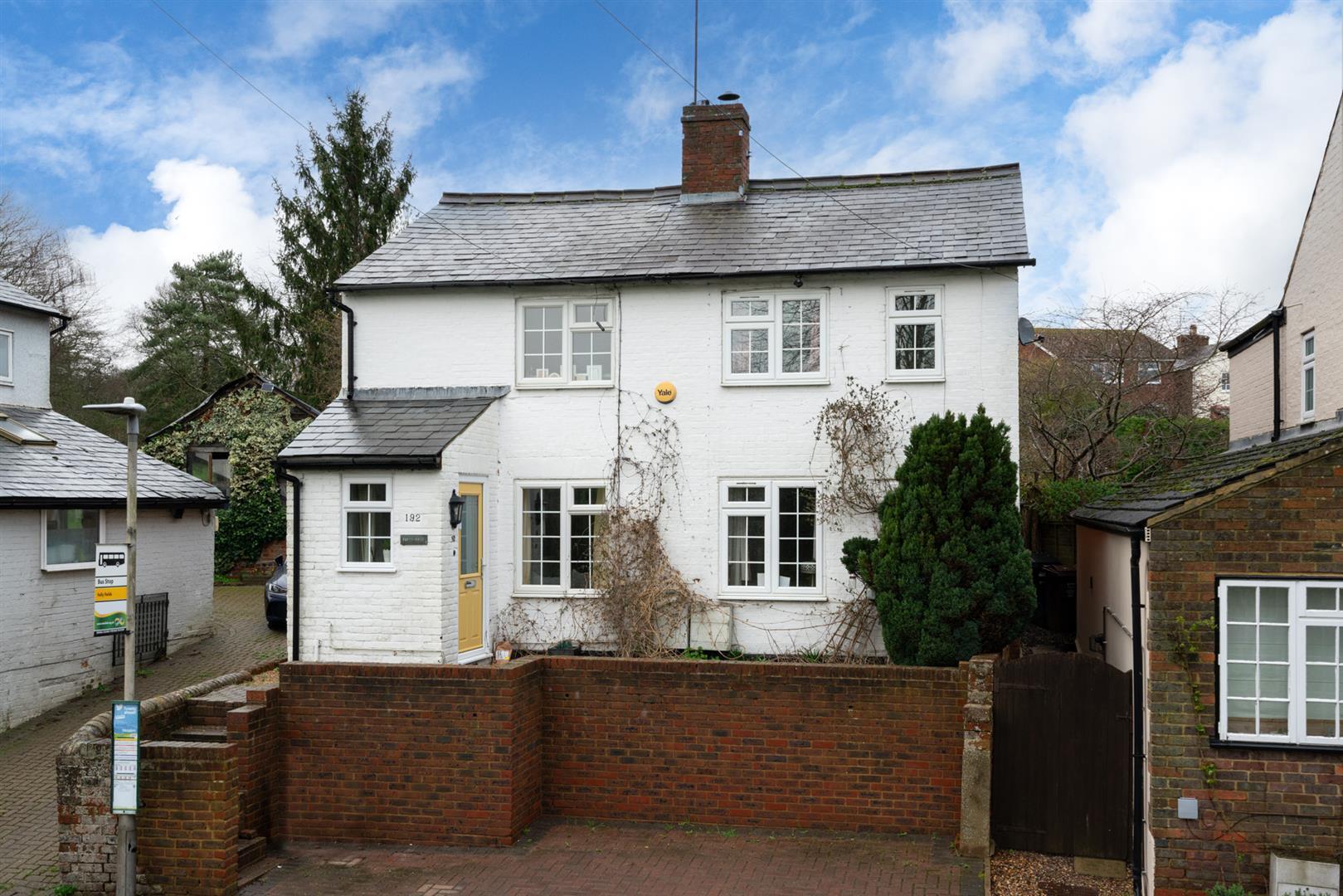 5 bedroom property for sale in Lower Luton Road, Wheathampstead Guide