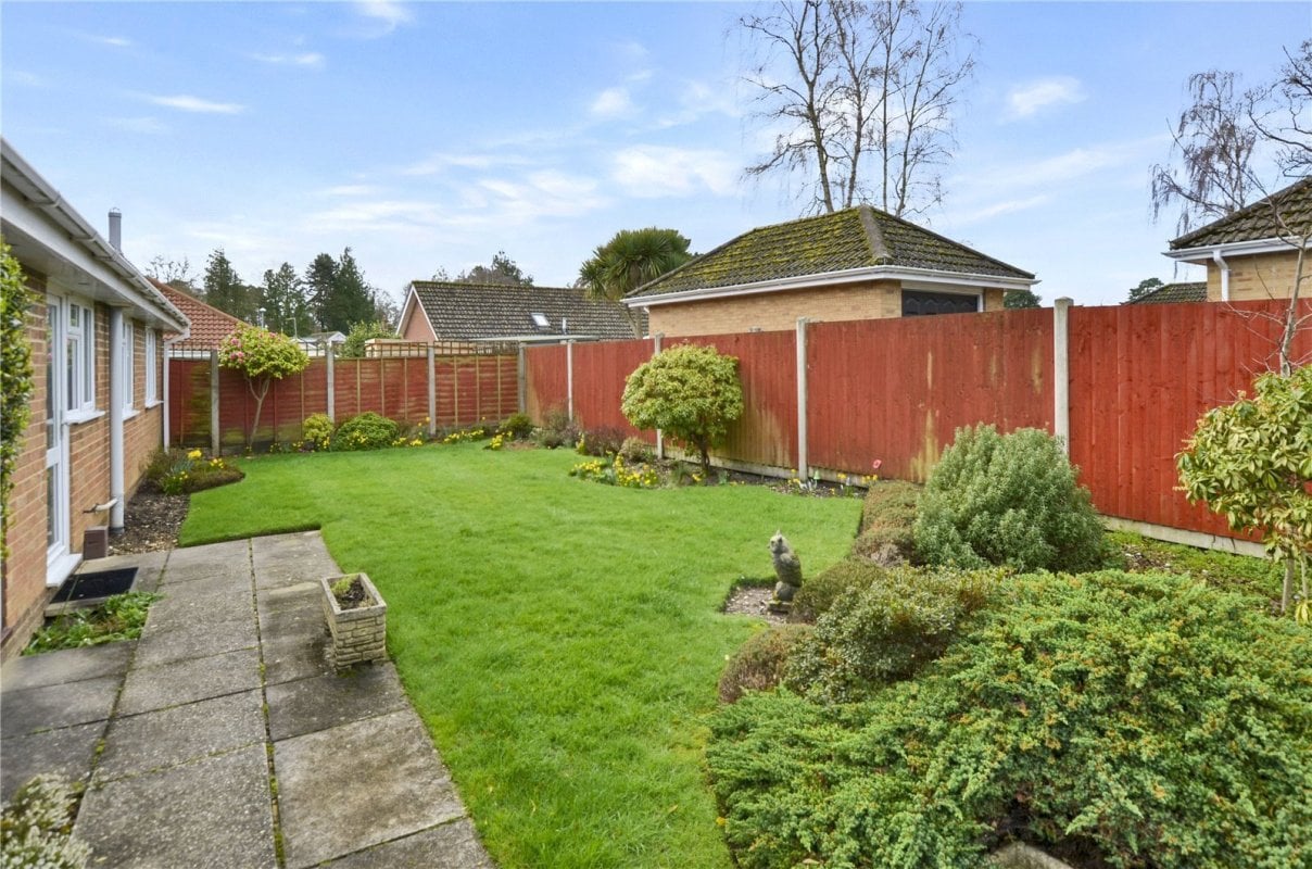 3 bedroom property for sale in Charnwood Close, West Moors, Ferndown