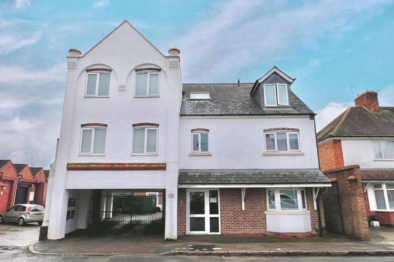 2 bedroom property for sale in Park Road, South Wigston, LE18 Guide