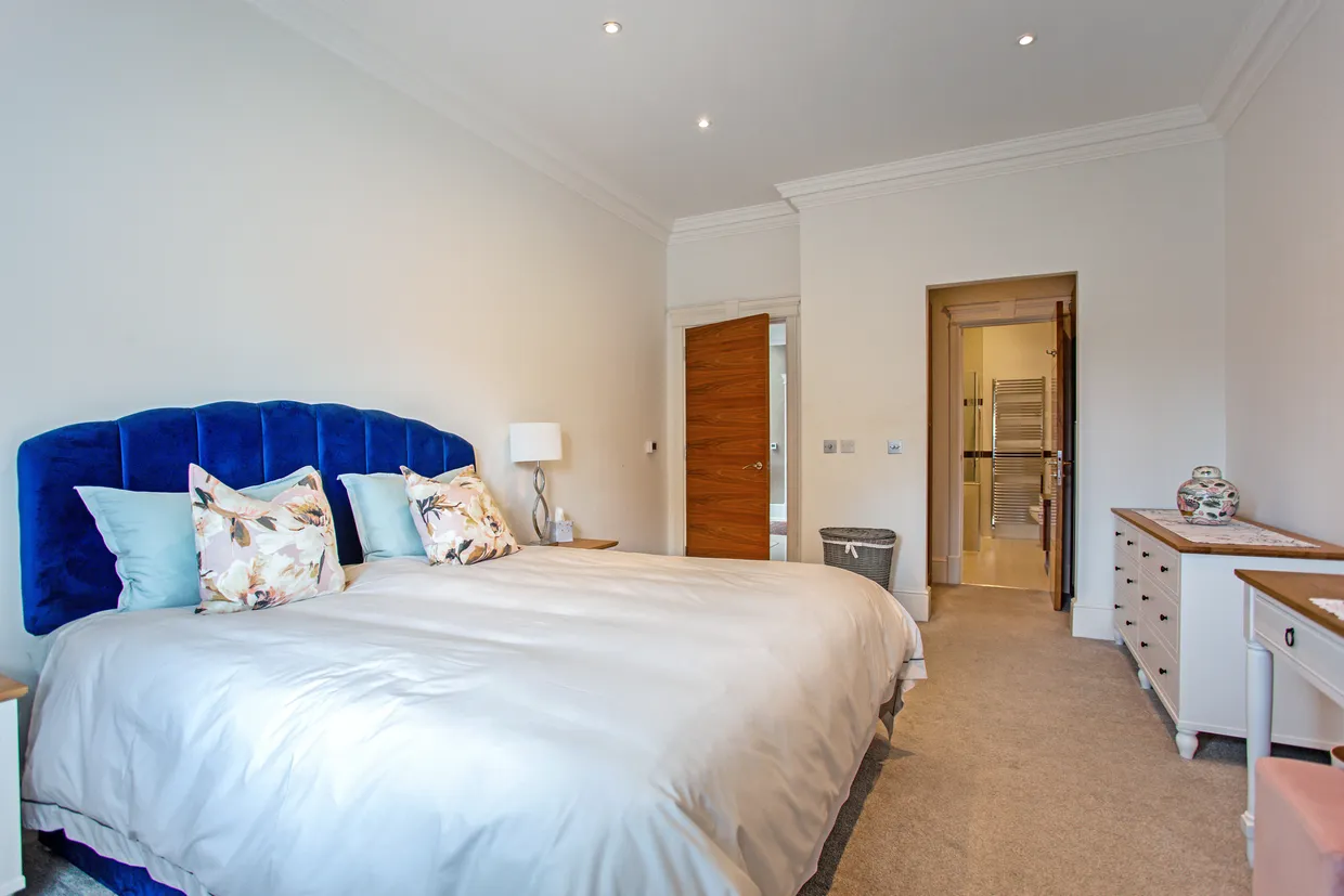 Gower Road, Weybridge, KT13 photo 12