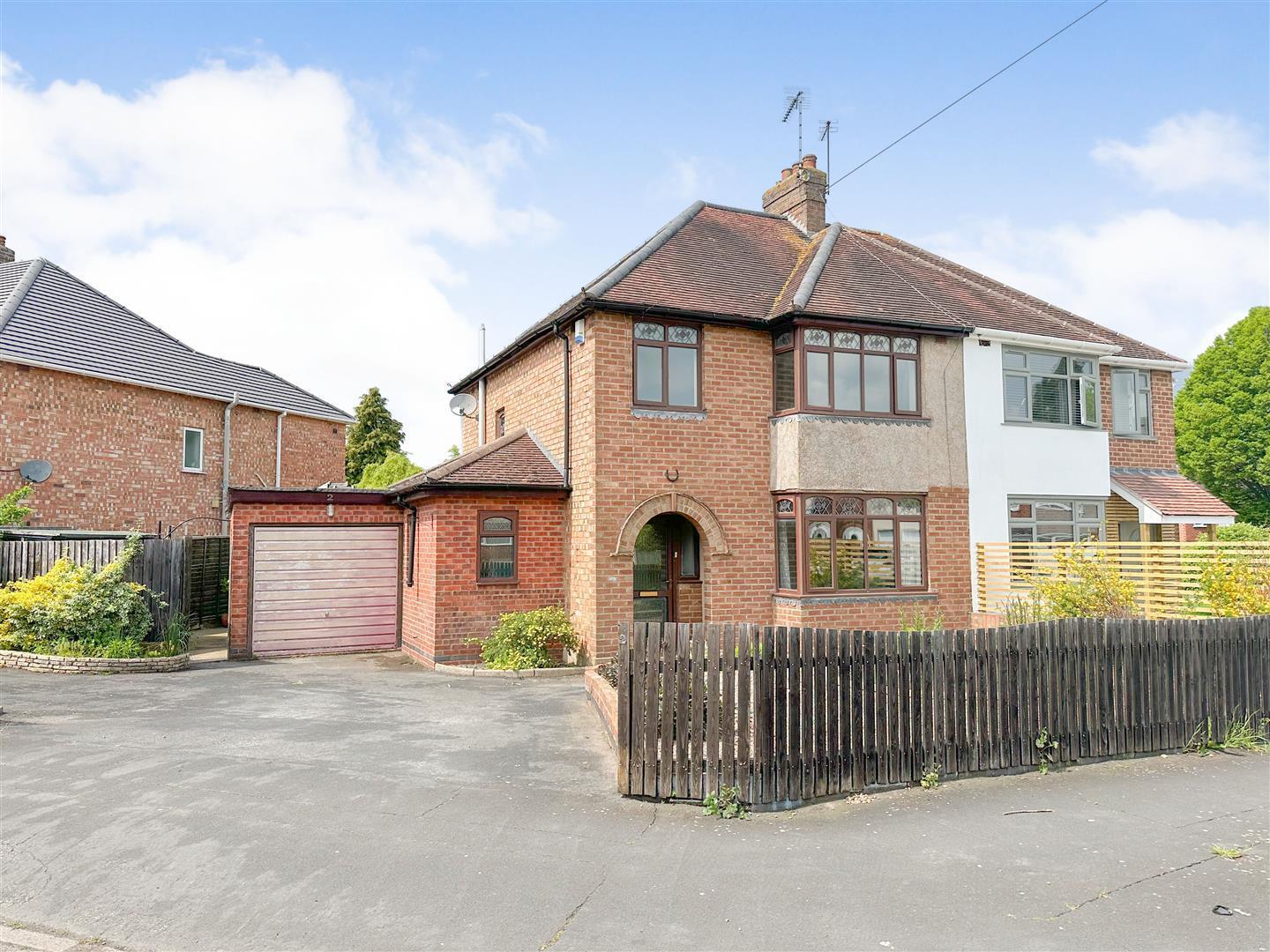 3 bedroom property for sale in St. Catherines Crescent, Whitnash