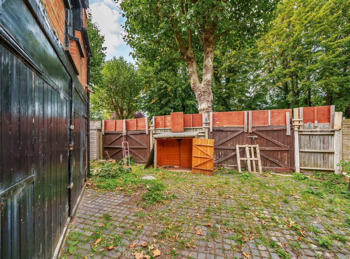 2 bedroom property for sale in Dawlish Road, London, NW2 £650,000