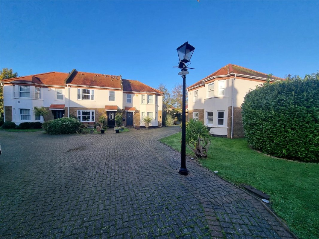 1 bedroom property for sale in Parkgate, WestcliffonSea, Essex, SS0