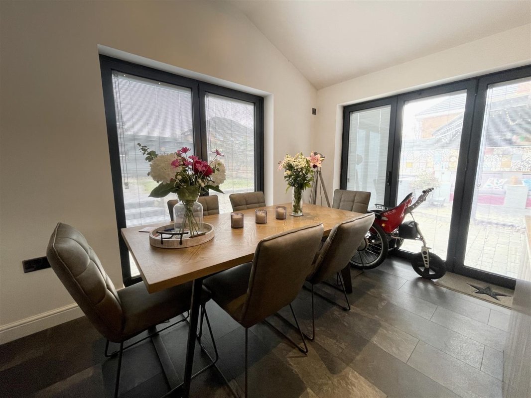 5 bedroom property for sale in Broadsword Way, Burbage Offers in the