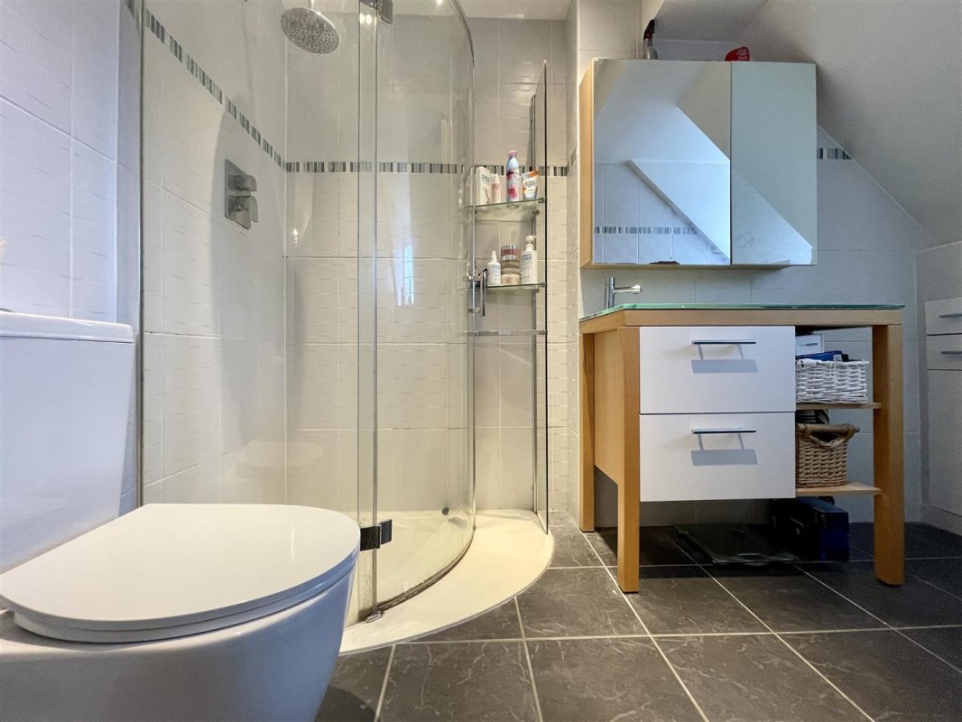 5 bedroom property for sale in Broadsword Way, Burbage Offers in the