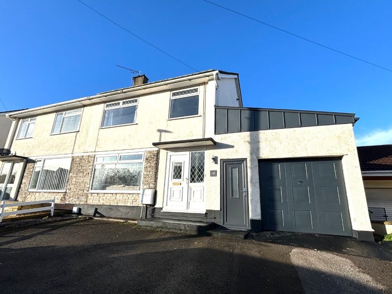 3 bedroom property for sale in Pinewood Road, Midsomer Norton £335,000