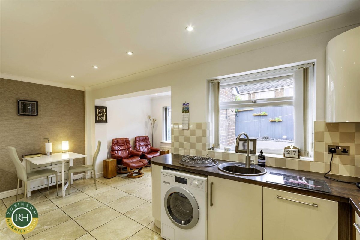 4 bedroom property for sale in Cantley Manor Avenue, Doncaster Offers