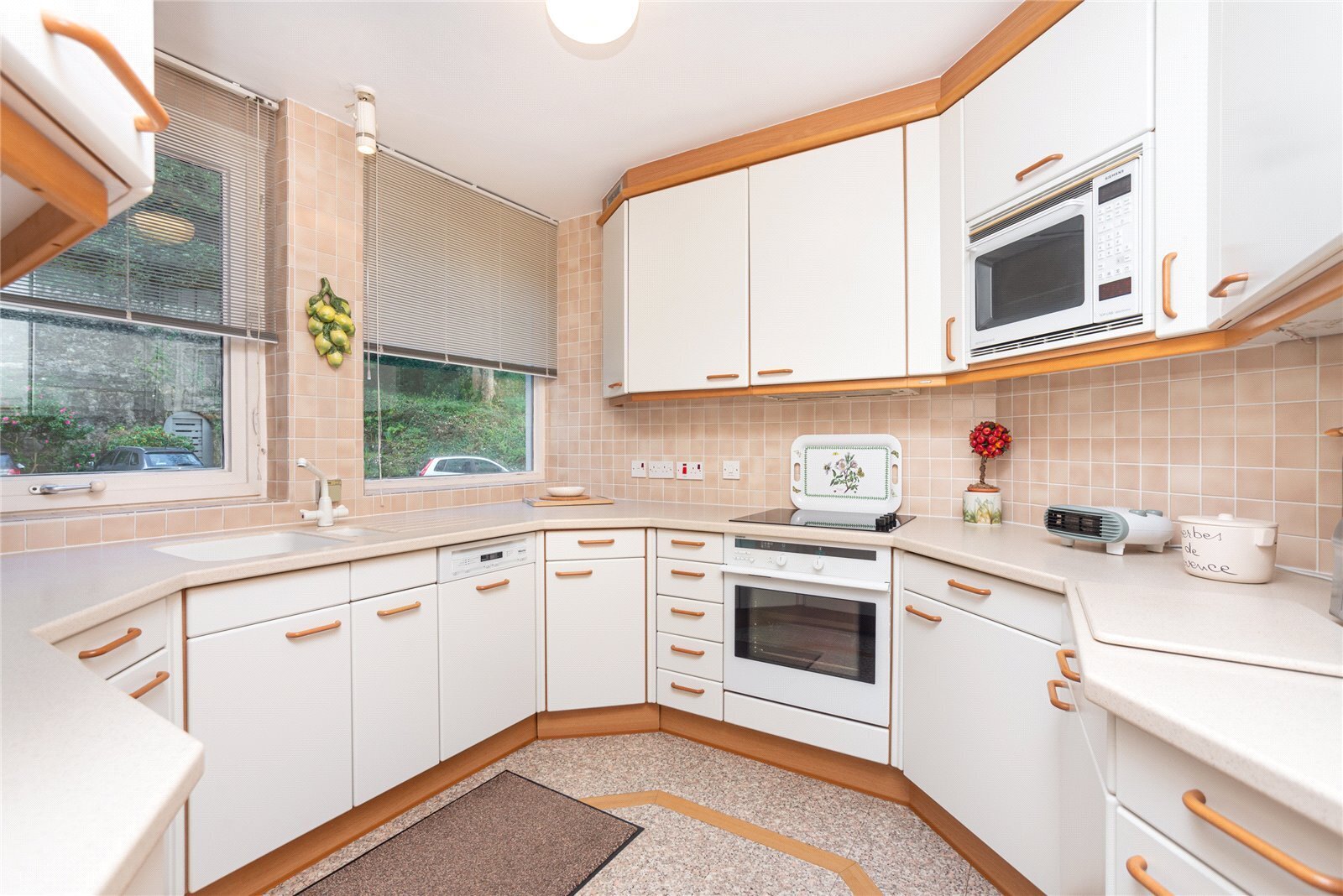 2 bedroom property for sale in Glyn Garth Court, Porthaethwy, Ynys Mon