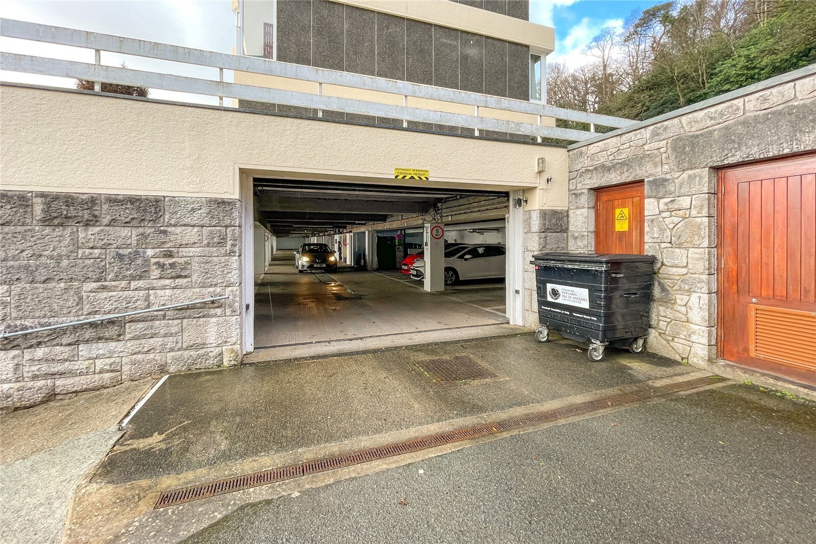 2 bedroom property for sale in Glyn Garth Court, Porthaethwy, Ynys Mon