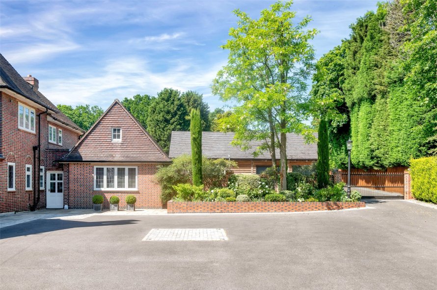 5 bedroom property for sale in The Ridgeway, Rothley, Leicester