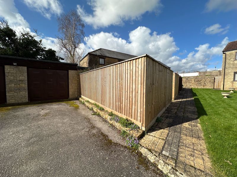 2 bedroom property for sale in Houndstone Court, Yeovil Good Starter