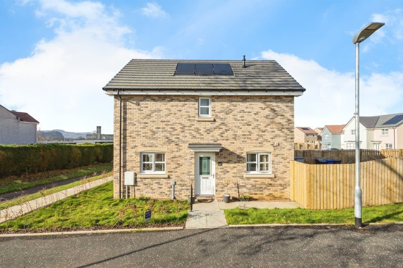 Garshake Wynd, Dumbarton 3 bedroom end of terrace house Allen & Harris