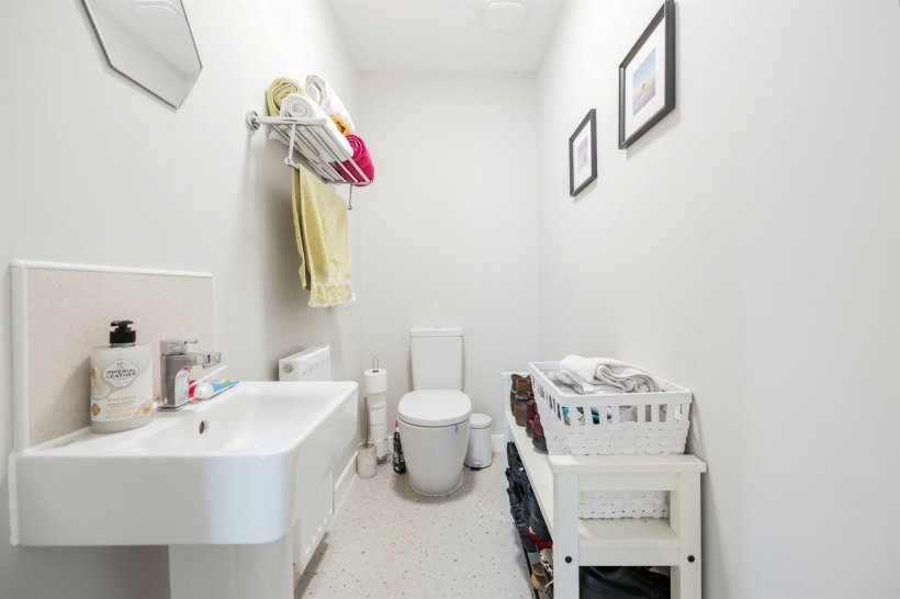 Garshake Wynd, Dumbarton 3 bedroom end of terrace house Allen & Harris