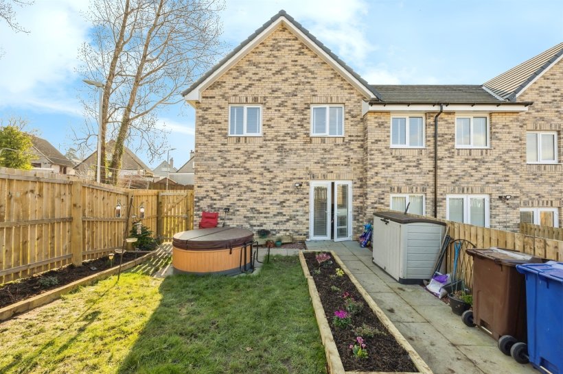 Garshake Wynd, Dumbarton 3 bedroom end of terrace house Allen & Harris