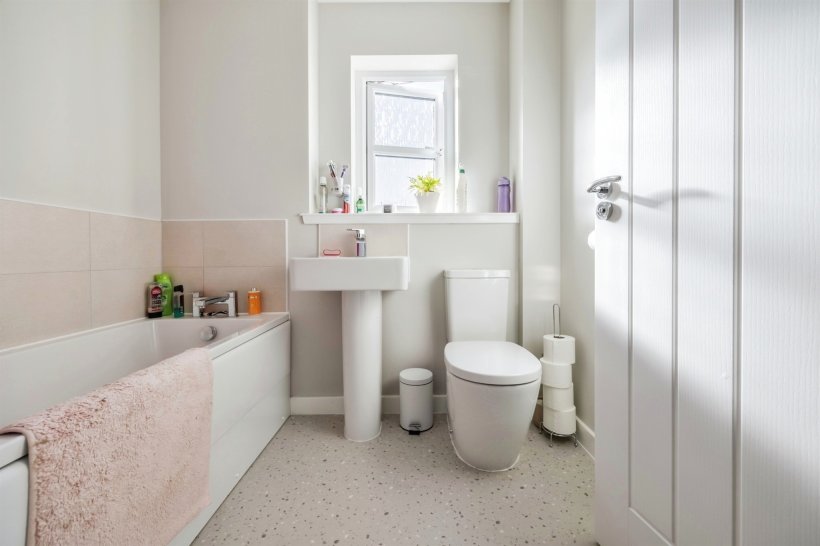 Garshake Wynd, Dumbarton 3 bedroom end of terrace house Allen & Harris