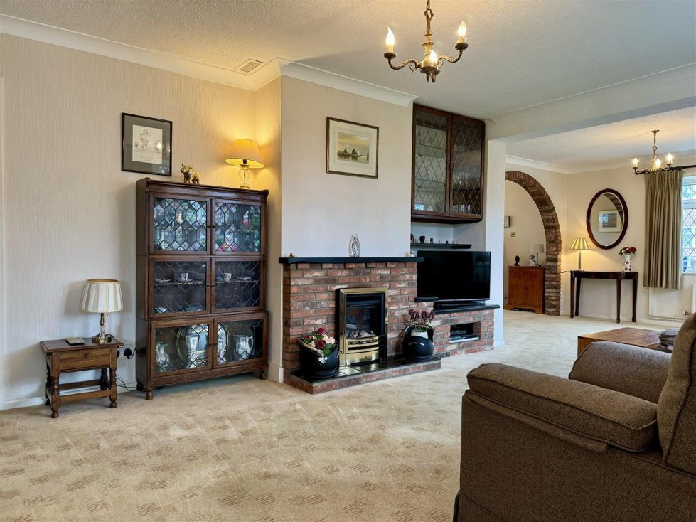 2 bedroom property for sale in Cotman Close, Gunton, Lowestoft £335,000