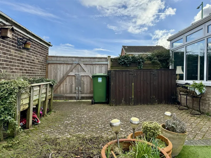2 bedroom property for sale in Cotman Close, Gunton, Lowestoft £335,000