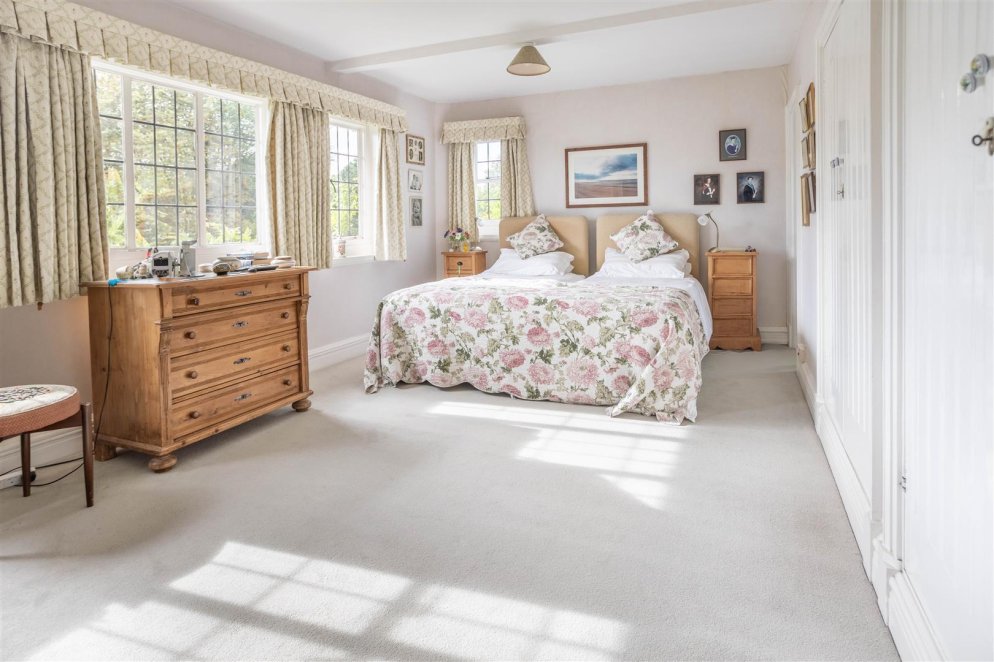 5 bedroom property for sale in Carlton Lane, Burton Overy