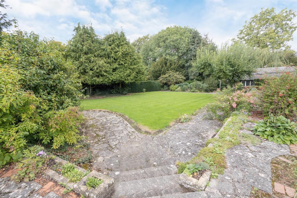 5 bedroom property for sale in Carlton Lane, Burton Overy