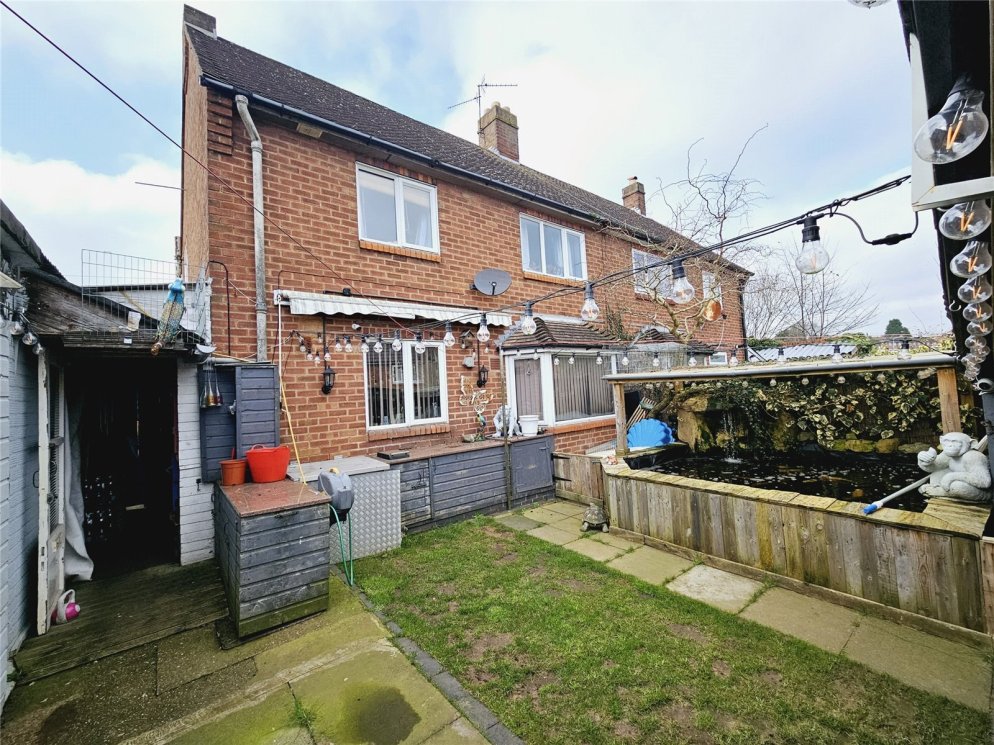 3 bedroom property for sale in Kinver Avenue, Kidderminster