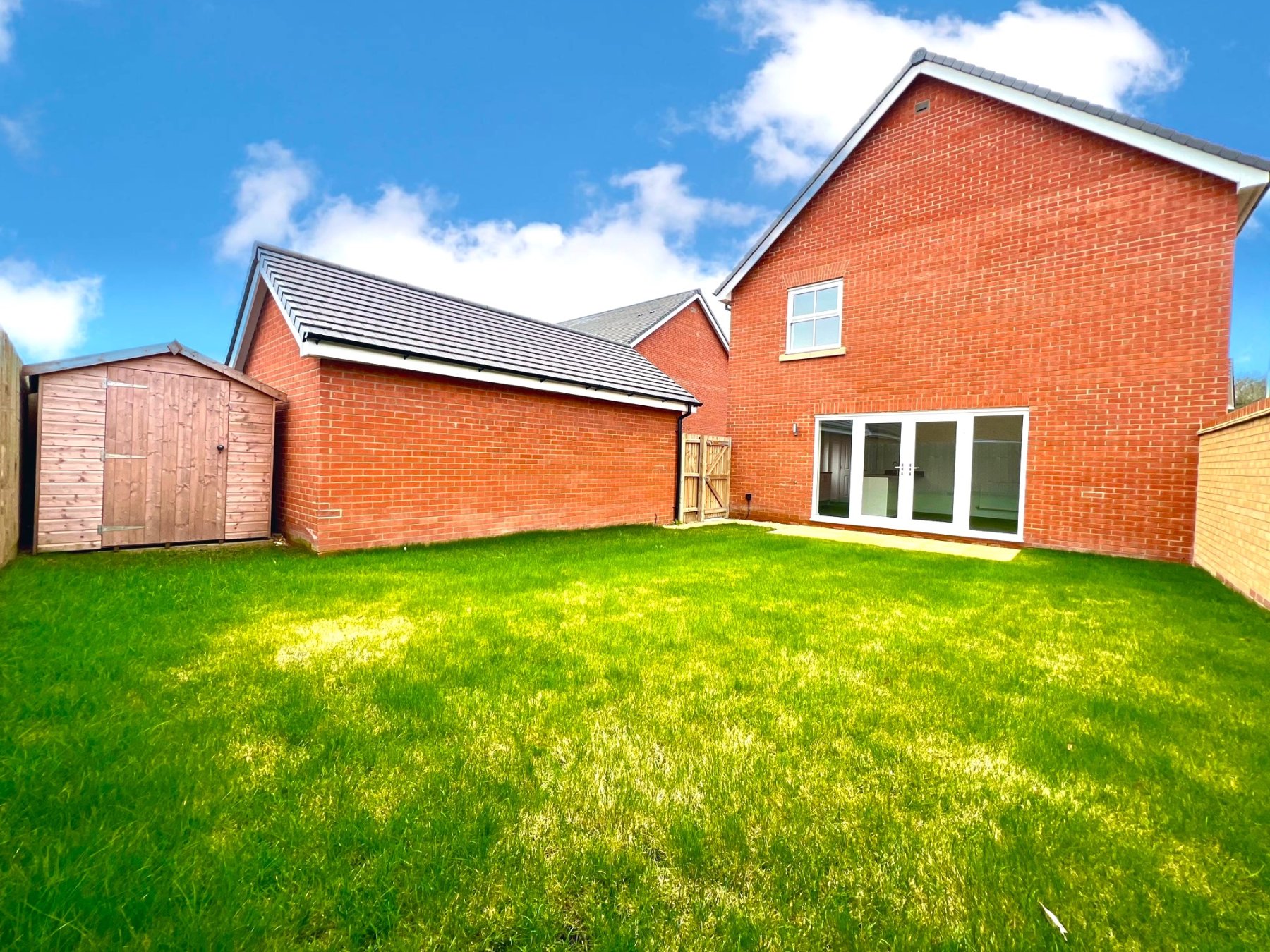 4 bedroom property for sale in Grafton Drive, Highfields Caldecote