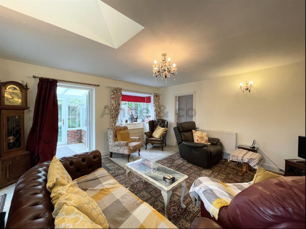 2 bedroom property for sale in Burnt Hill Lane, Carlton Colville