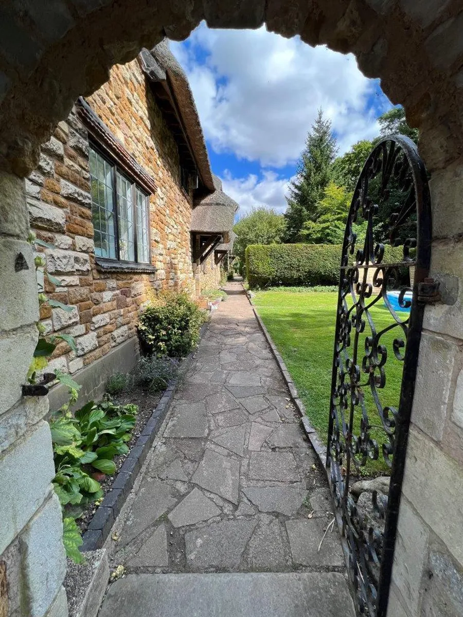 THE ROW, STAPLEFORD PARK, MELTON MOWBRAY