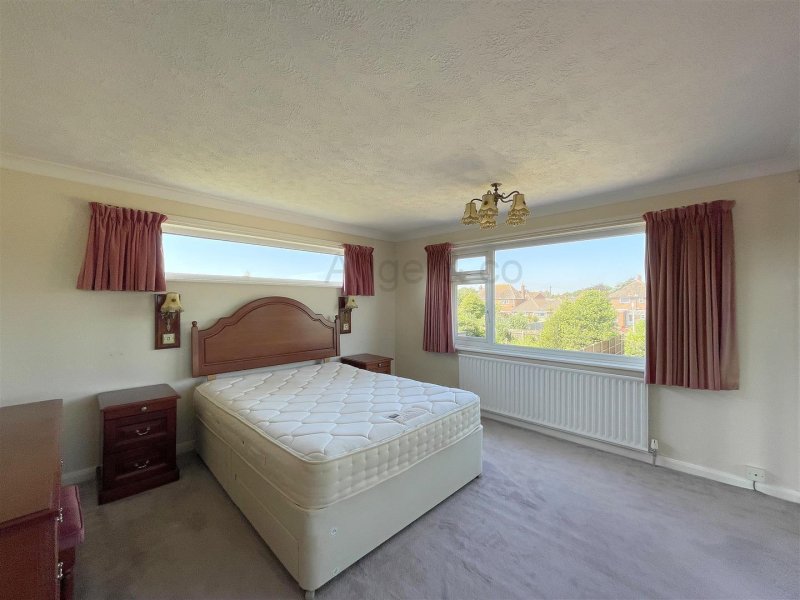 4 bedroom property for sale in Walk, Lowestoft Offers in