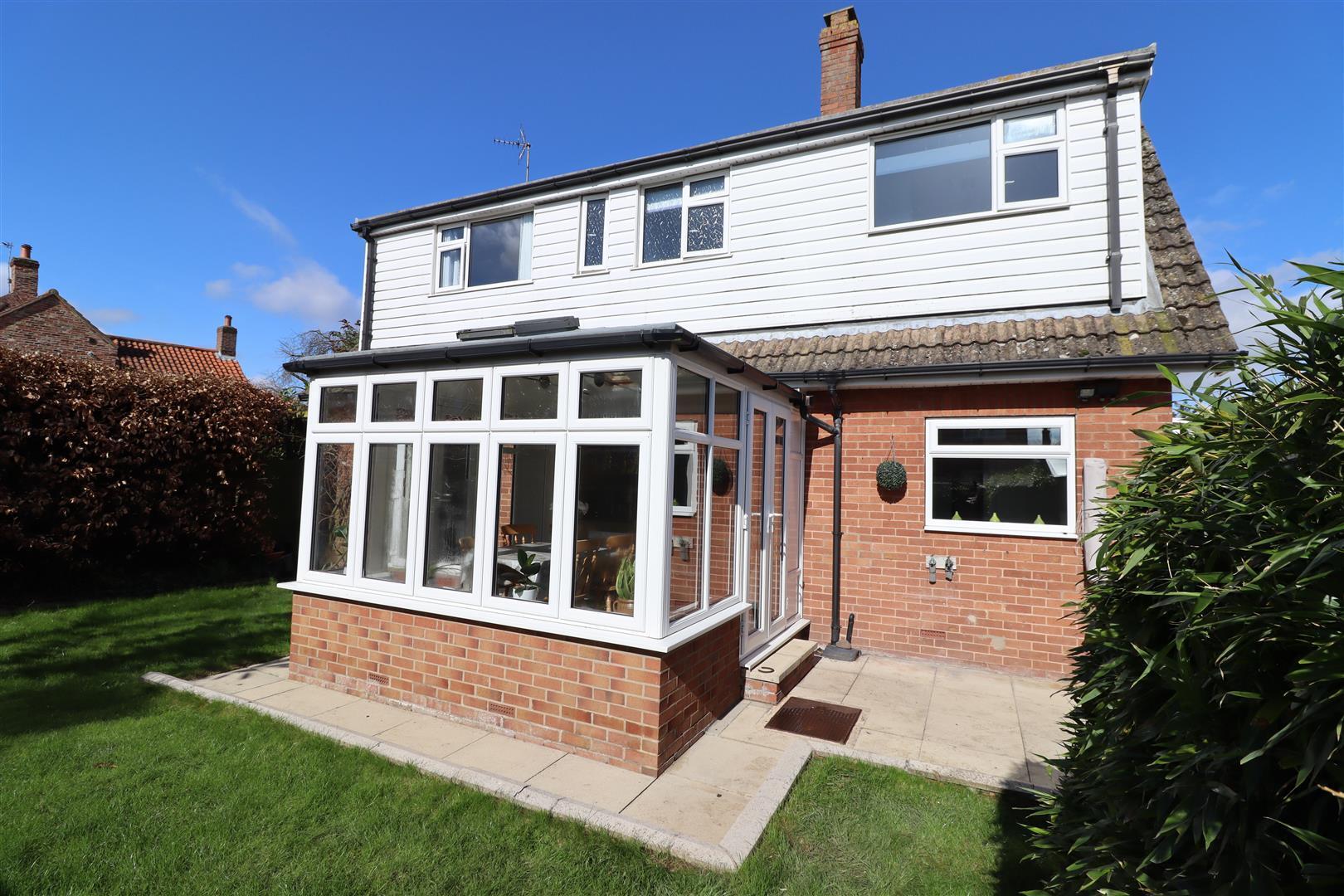 4 bedroom property for sale in Middle Street, Wilberfoss, York £365,000
