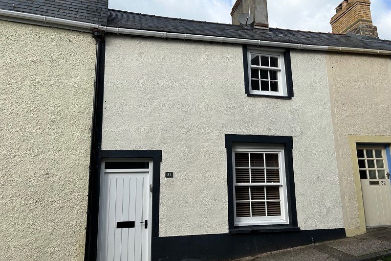 2 bedroom property for sale in Bridge Street, Crickhowell, Powys. £