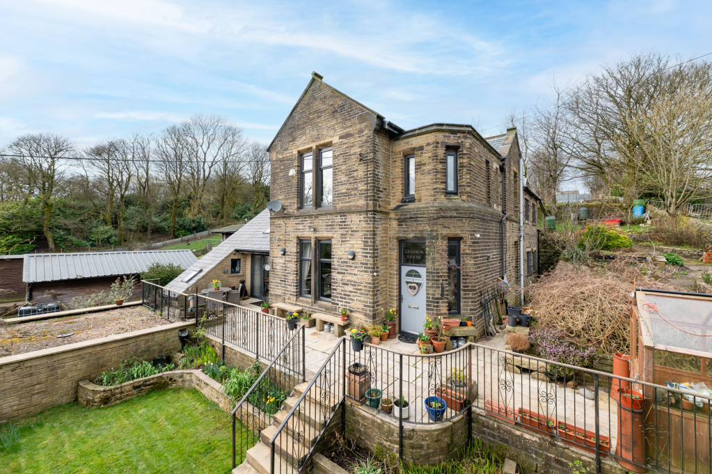 5 bedroom property for sale in Station Road, Denholme, Bradford, BD13