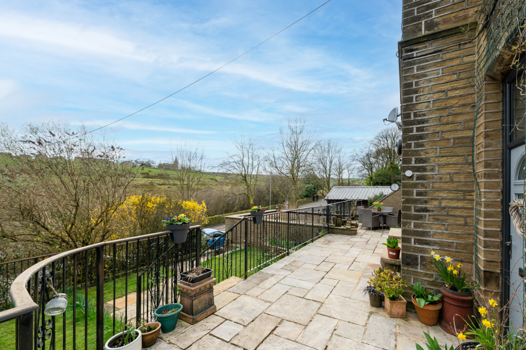 5 bedroom property for sale in Station Road, Denholme, Bradford, BD13